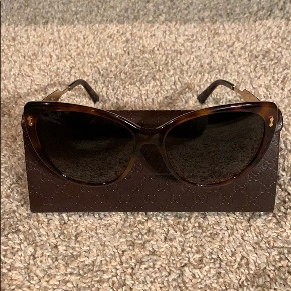 Gucci Women’s Shades acetate and metal glasses